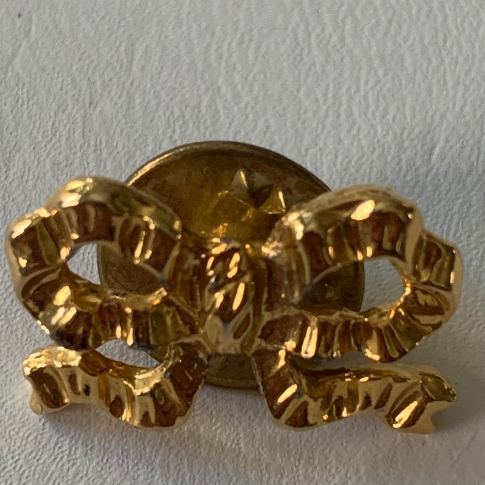Bow Scatter Pin
